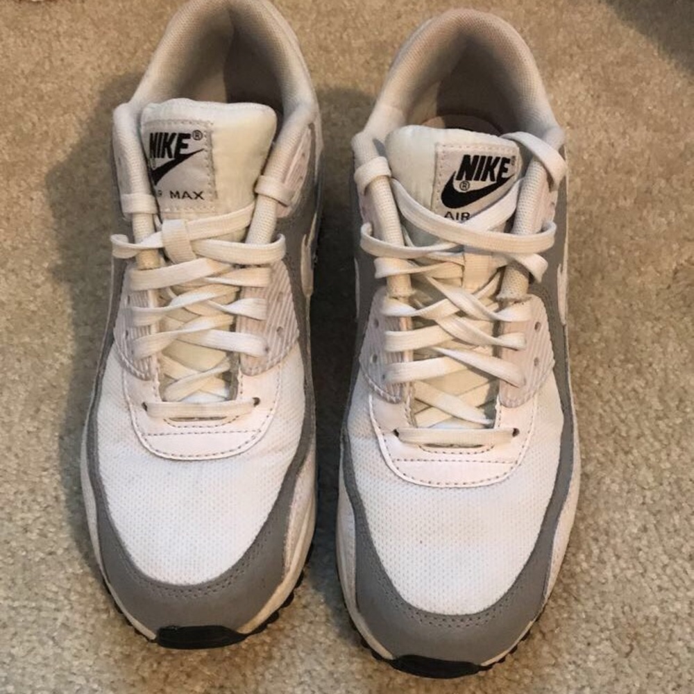White nike air max’s